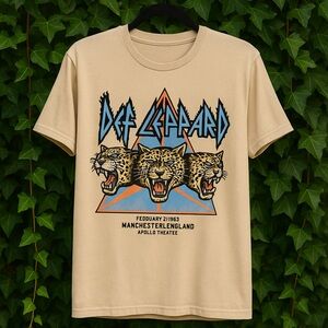 Def Leppard Apollo Theatre Distressed Boyfriend Fit T-Shirt